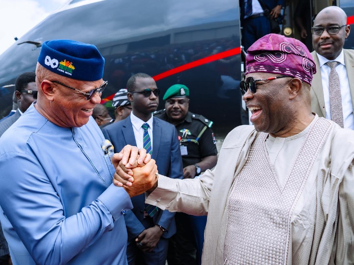 Akpabio-Eno shakes hand (1)